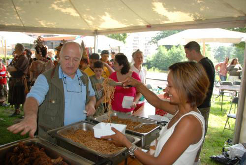 Bami of Nasi voor 1 euro bij Warung.jpg